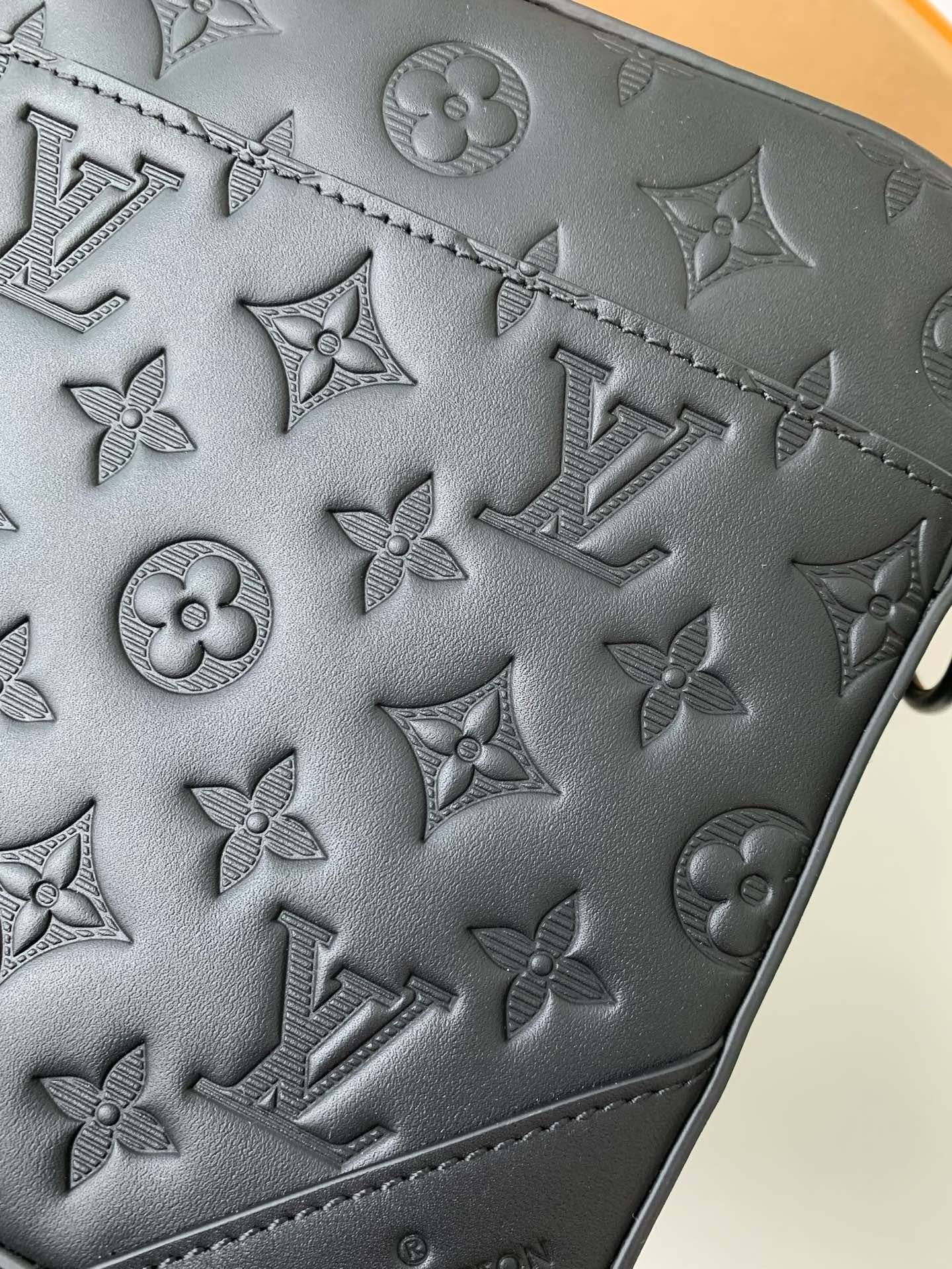 L*V DUO messenger bag M69827 SIZE：26*18.5*5cm