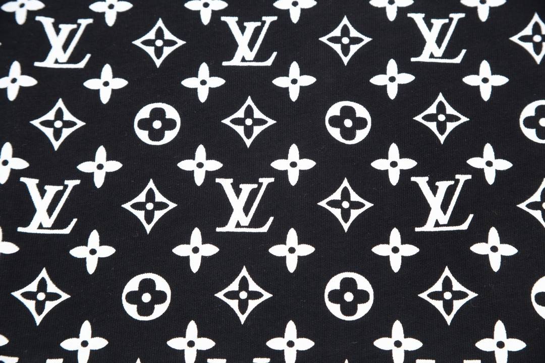 Louis Vuitton 230,000 new T-shirts for spring and summer
