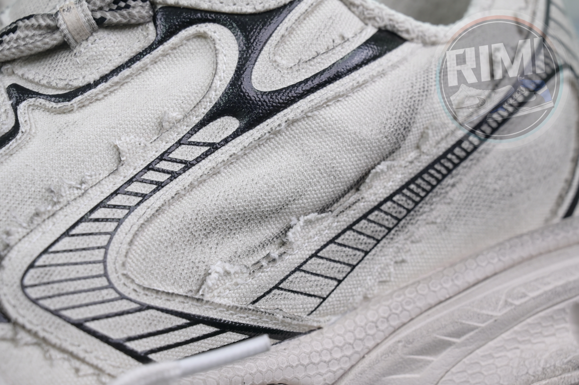 Balenciaga all sizes still in stock! Please contact customer service on iMessage/WhatsApp to purchase!  BLGA  3XL