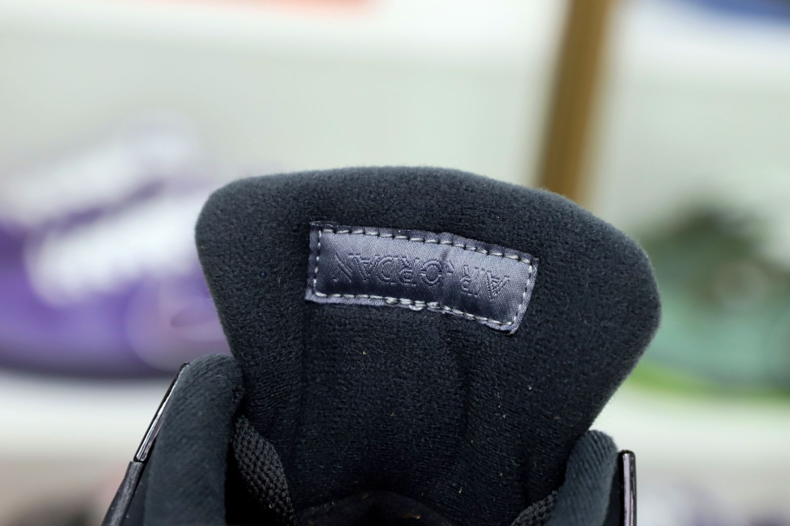 AIR JORDAN 4 RETRO