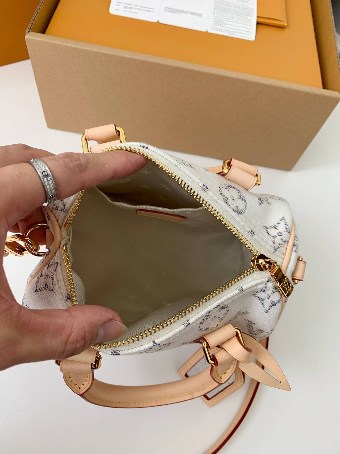 L*V Speedy Bandouli ère 20 M24709  Size：20.5*13.5*12cm