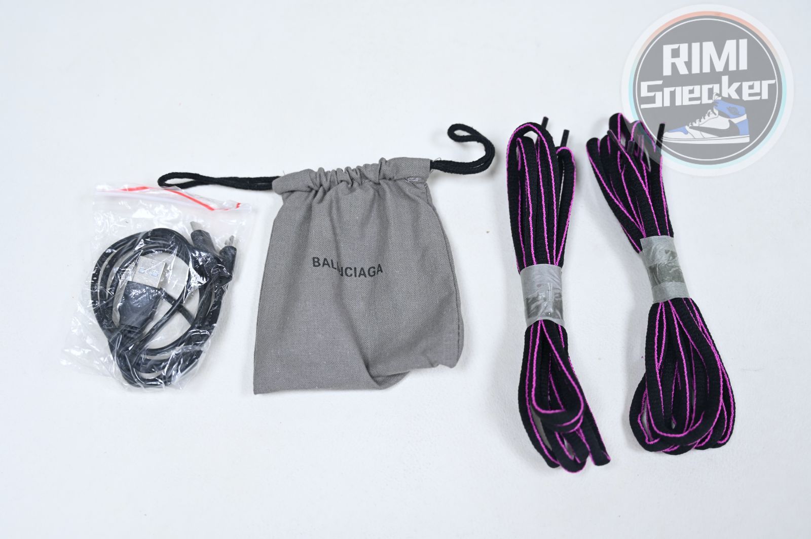 Balenciaga all sizes still in stock! Please contact customer service on iMessage/WhatsApp to purchase! BLGA  Track（LED）