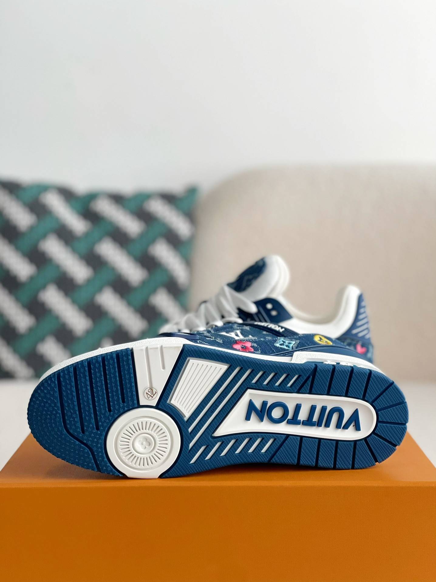 L*V TRAINER SNEAKERS