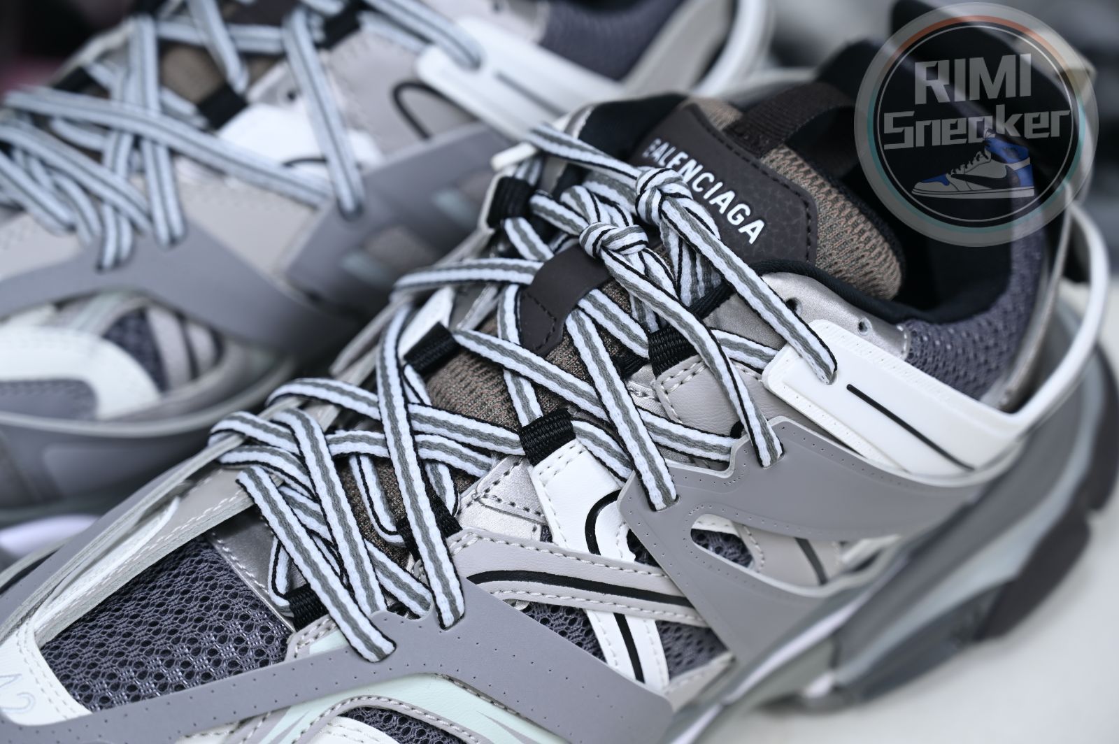 Balenciaga all sizes still in stock! Please contact customer service on iMessage/WhatsApp to purchase! BLGA  Track（LED）