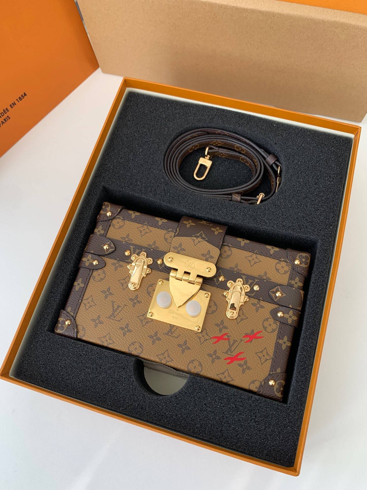 L*V Petite Malle Brown monogram reverse M44154,Size:19*15*5cm