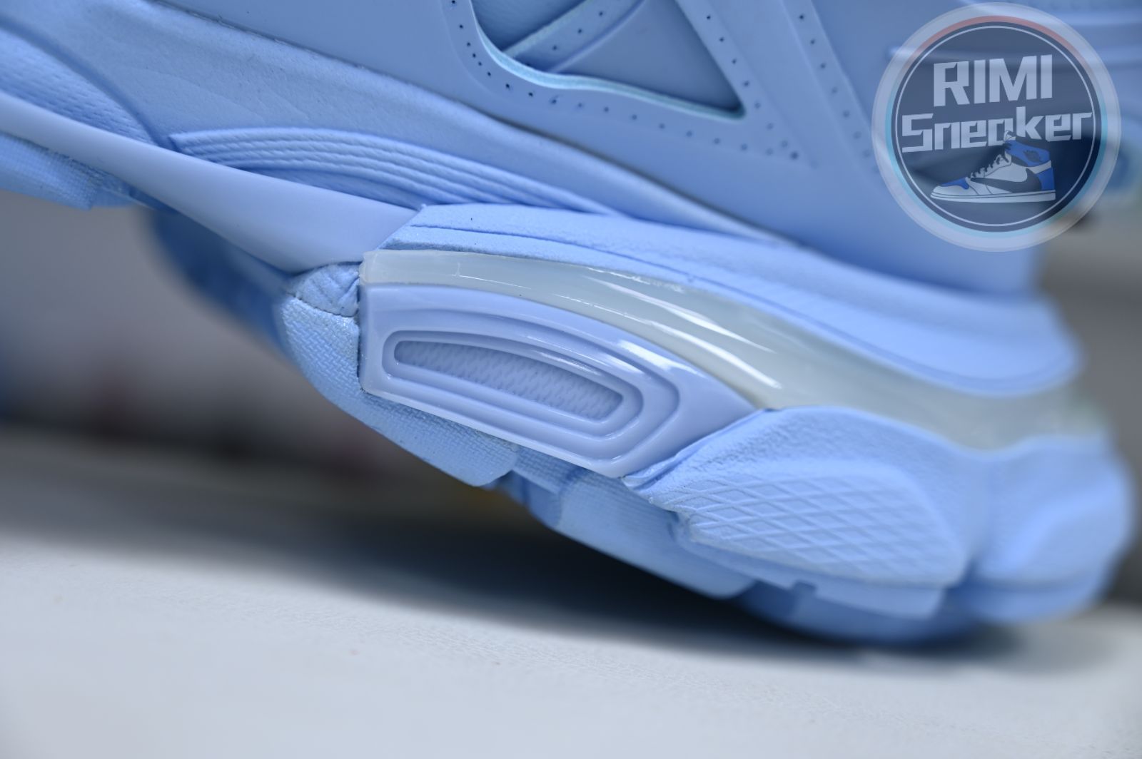 Balenciaga all sizes still in stock! Please contact customer service on iMessage/WhatsApp to purchase! BLGA  Track（LED）