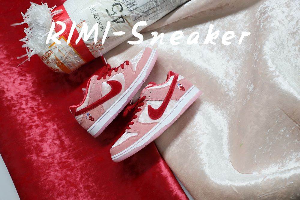 STRANGELOVE X DUNK LOW SB