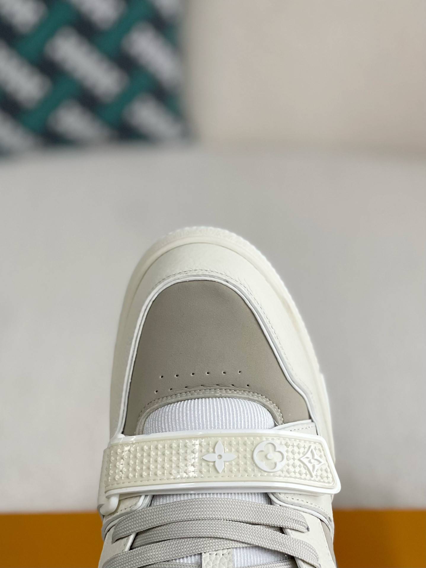 L*V TRAINER SNEAKERS