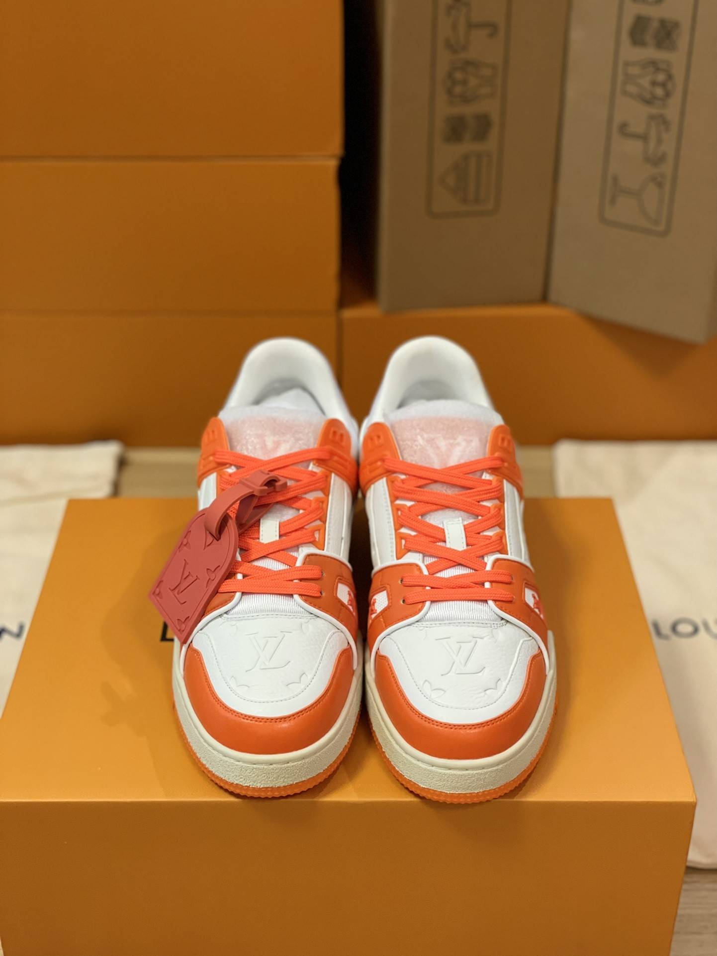 L*V TRAINER 1A5Q1C Sneakers