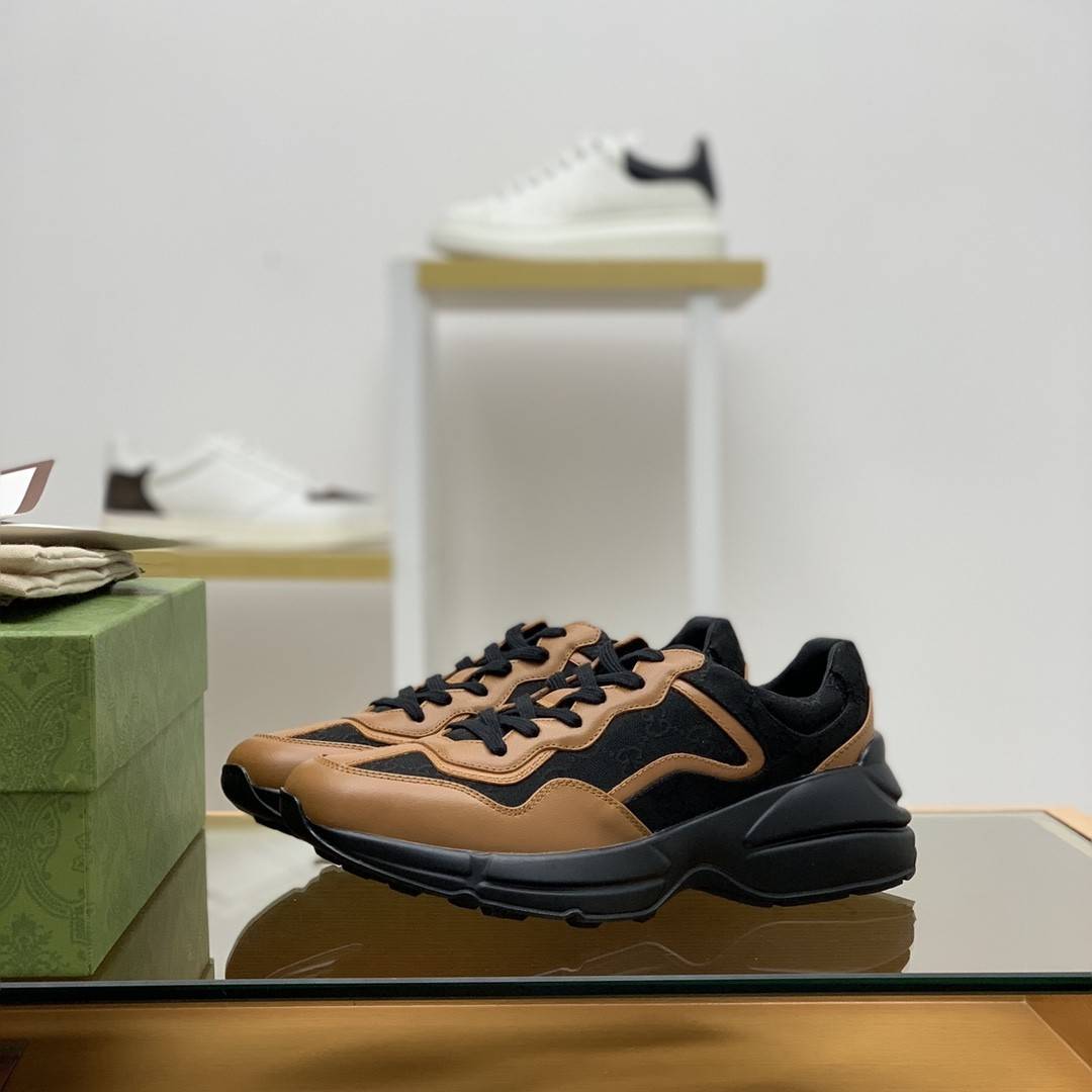 GU*IRetro Clunky Sneaker