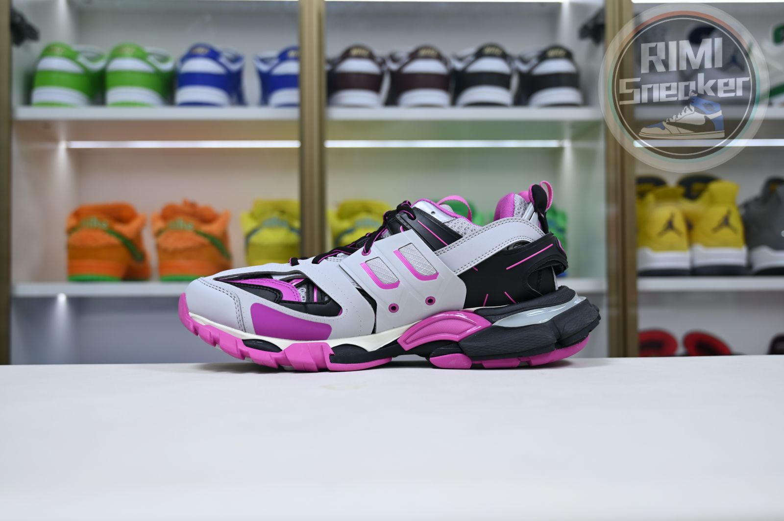 Balenciaga all sizes still in stock! Please contact customer service on iMessage/WhatsApp to purchase! BLGA  Track（LED）