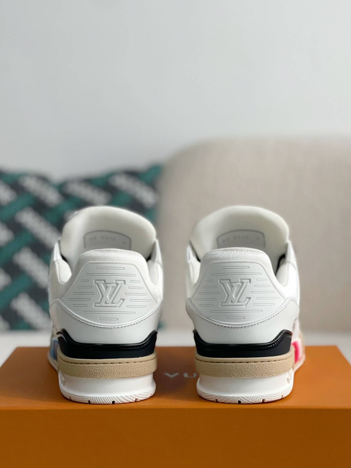 L*V TRAINER SNEAKERS