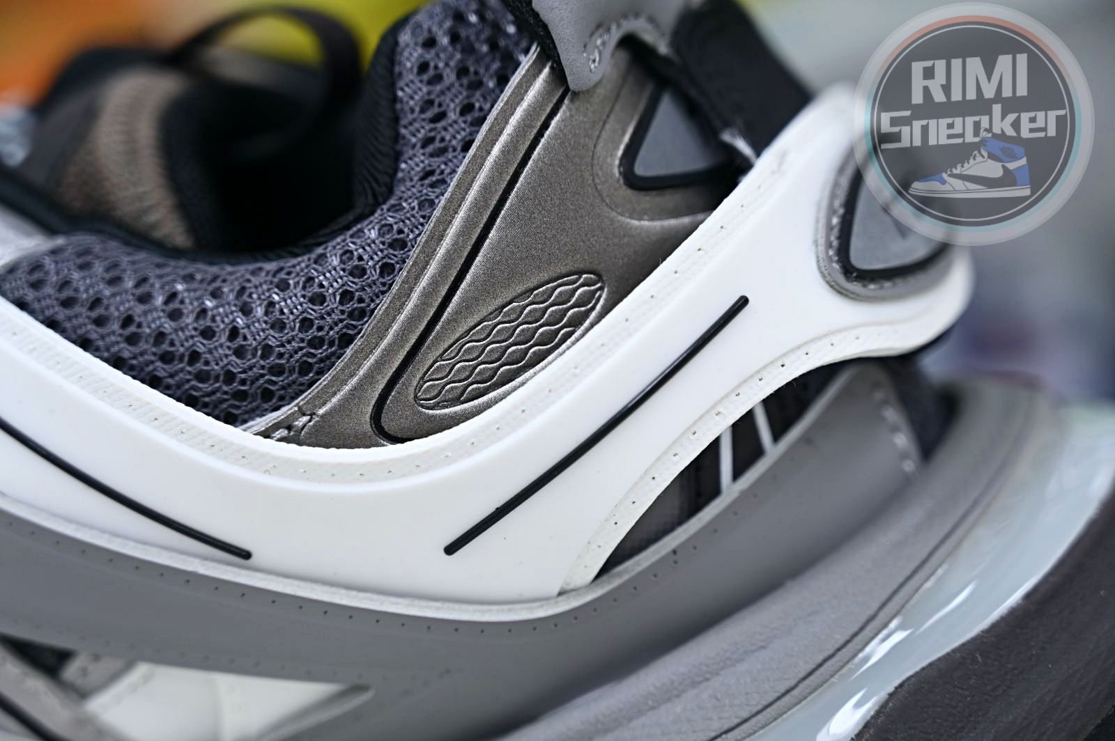 Balenciaga all sizes still in stock! Please contact customer service on iMessage/WhatsApp to purchase! BLGA  Track（LED）