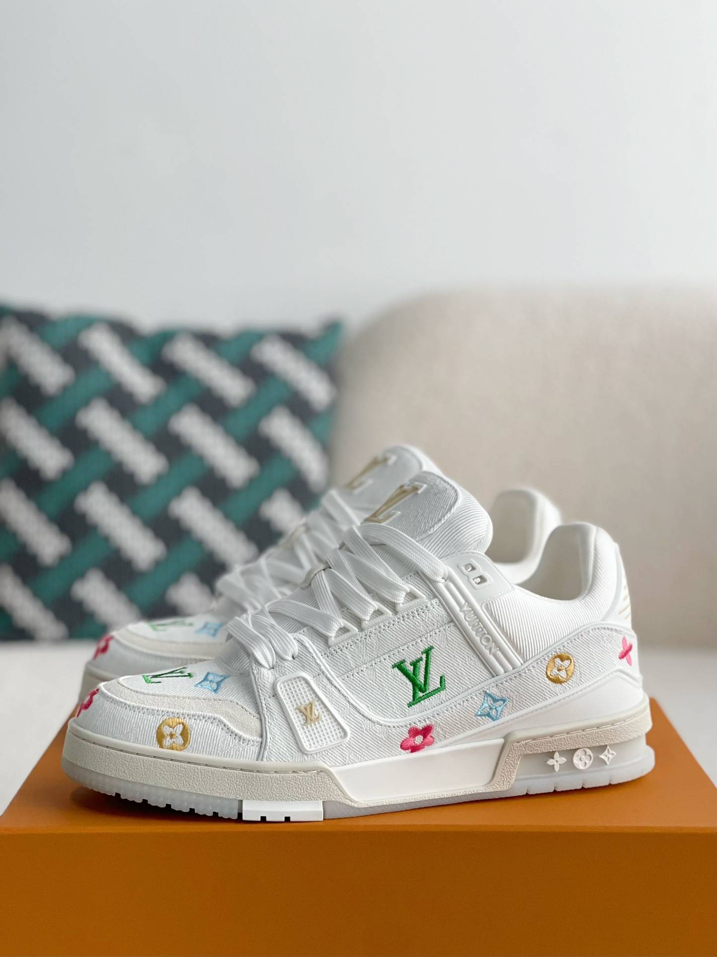 L*V TRAINER SNEAKERS