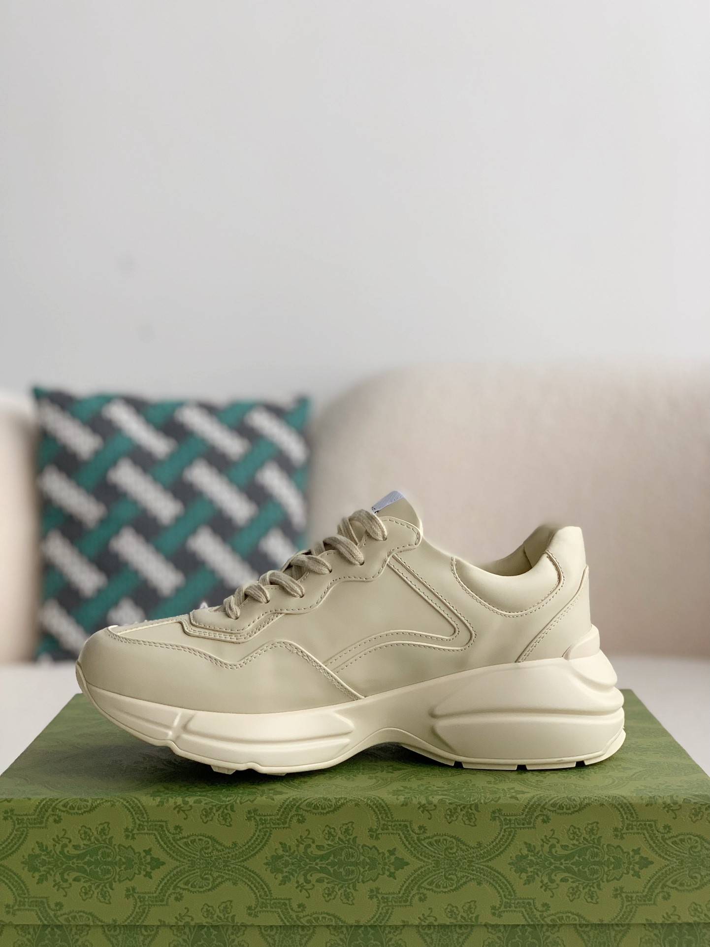 GU*IRetro Clunky Sneaker