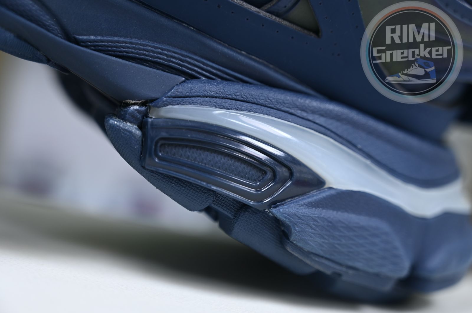 Balenciaga all sizes still in stock! Please contact customer service on iMessage/WhatsApp to purchase! BLGA  Track（LED）