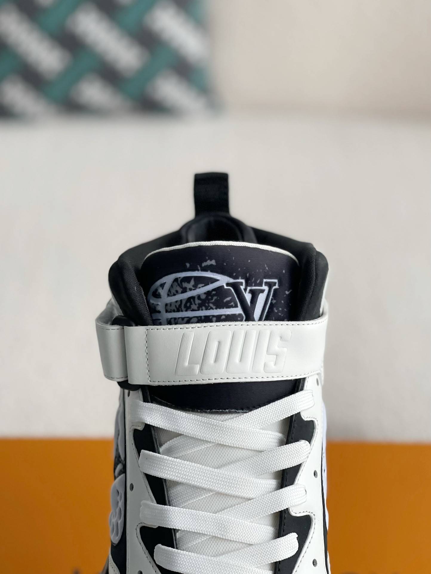 L*V Trainer  Adjustable Mode Paste Sports Casual Shoes