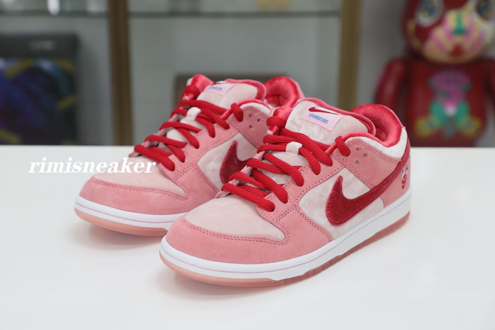 STRANGELOVE X DUNK LOW SB