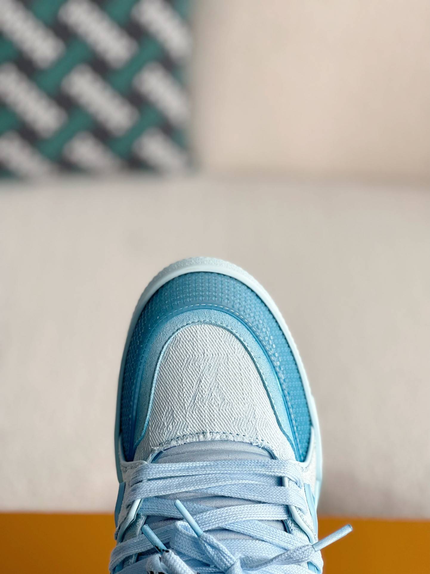 L*V TRAINER SNEAKERS