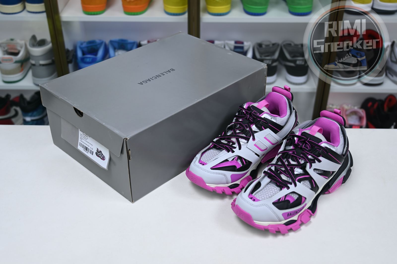 Balenciaga all sizes still in stock! Please contact customer service on iMessage/WhatsApp to purchase! BLGA  Track（LED）