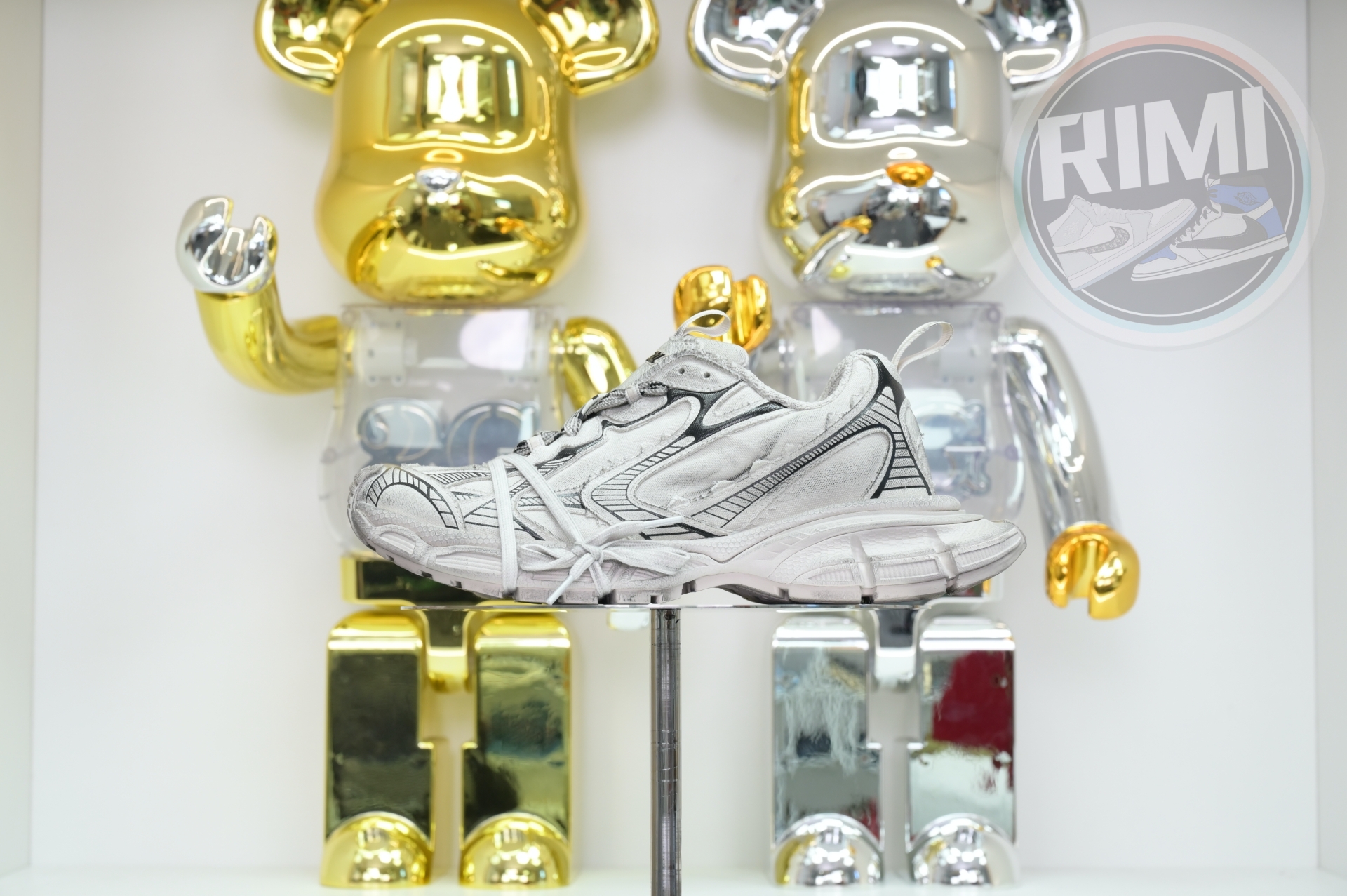 Balenciaga all sizes still in stock! Please contact customer service on iMessage/WhatsApp to purchase!  BLGA  3XL