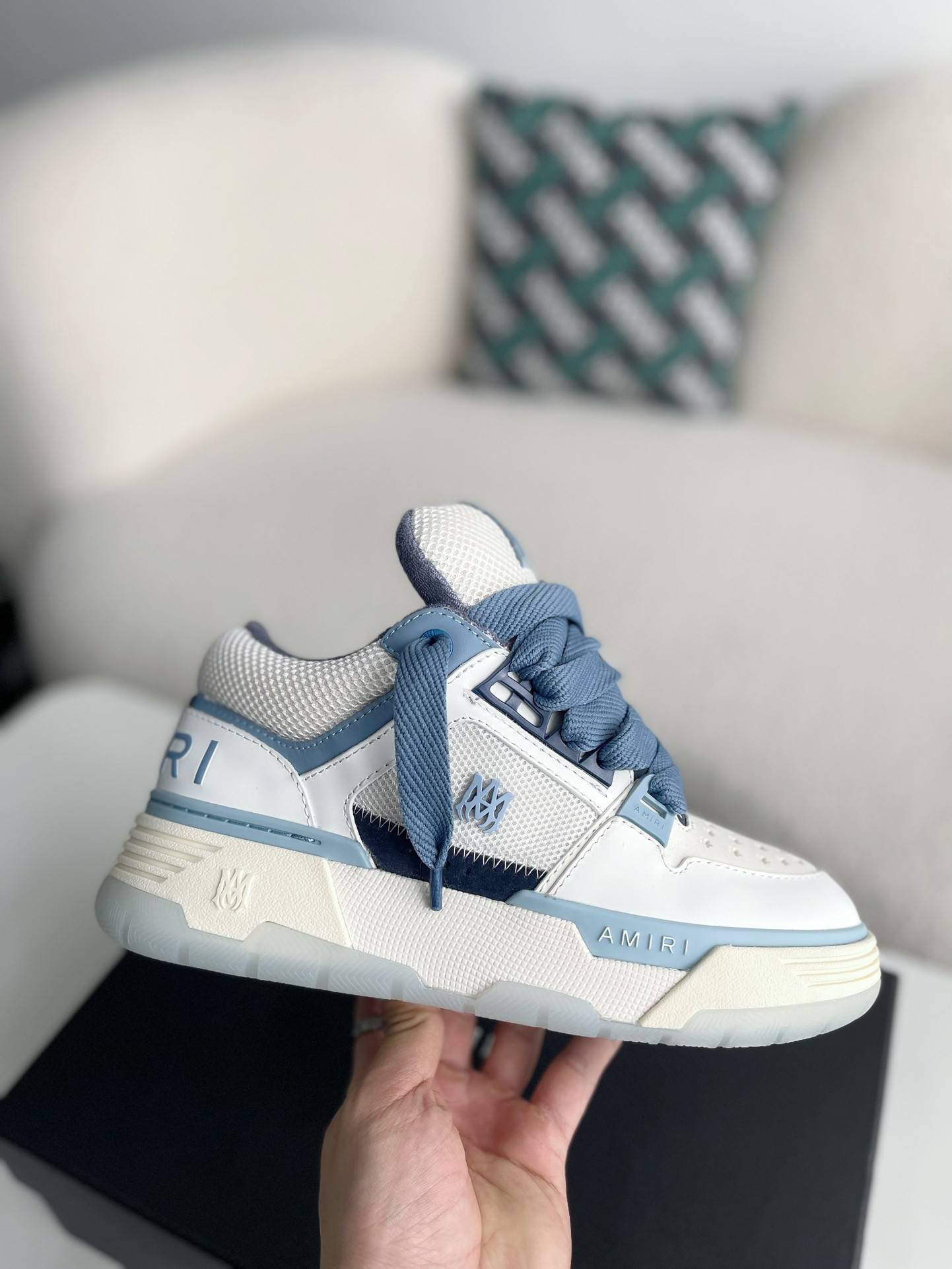 A*RI sneaker