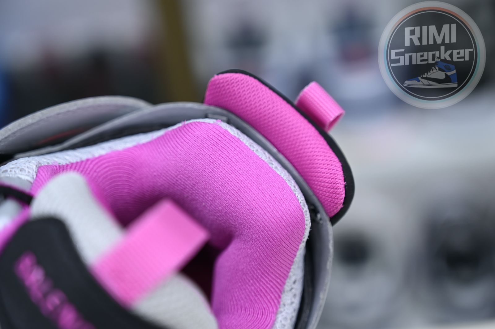 Balenciaga all sizes still in stock! Please contact customer service on iMessage/WhatsApp to purchase! BLGA  Track（LED）