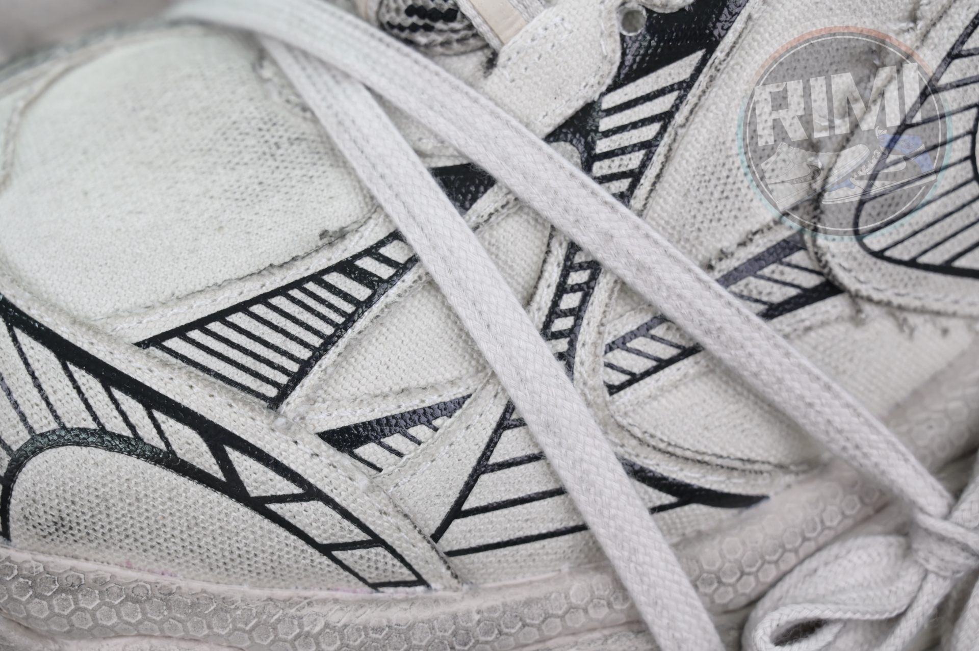 Balenciaga all sizes still in stock! Please contact customer service on iMessage/WhatsApp to purchase!  BLGA  3XL