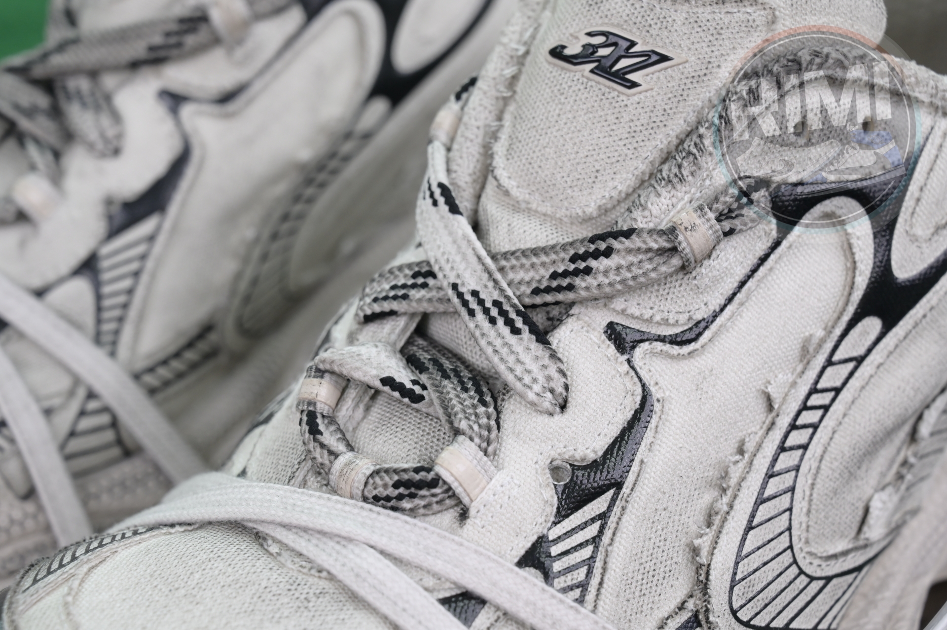 Balenciaga all sizes still in stock! Please contact customer service on iMessage/WhatsApp to purchase!  BLGA  3XL