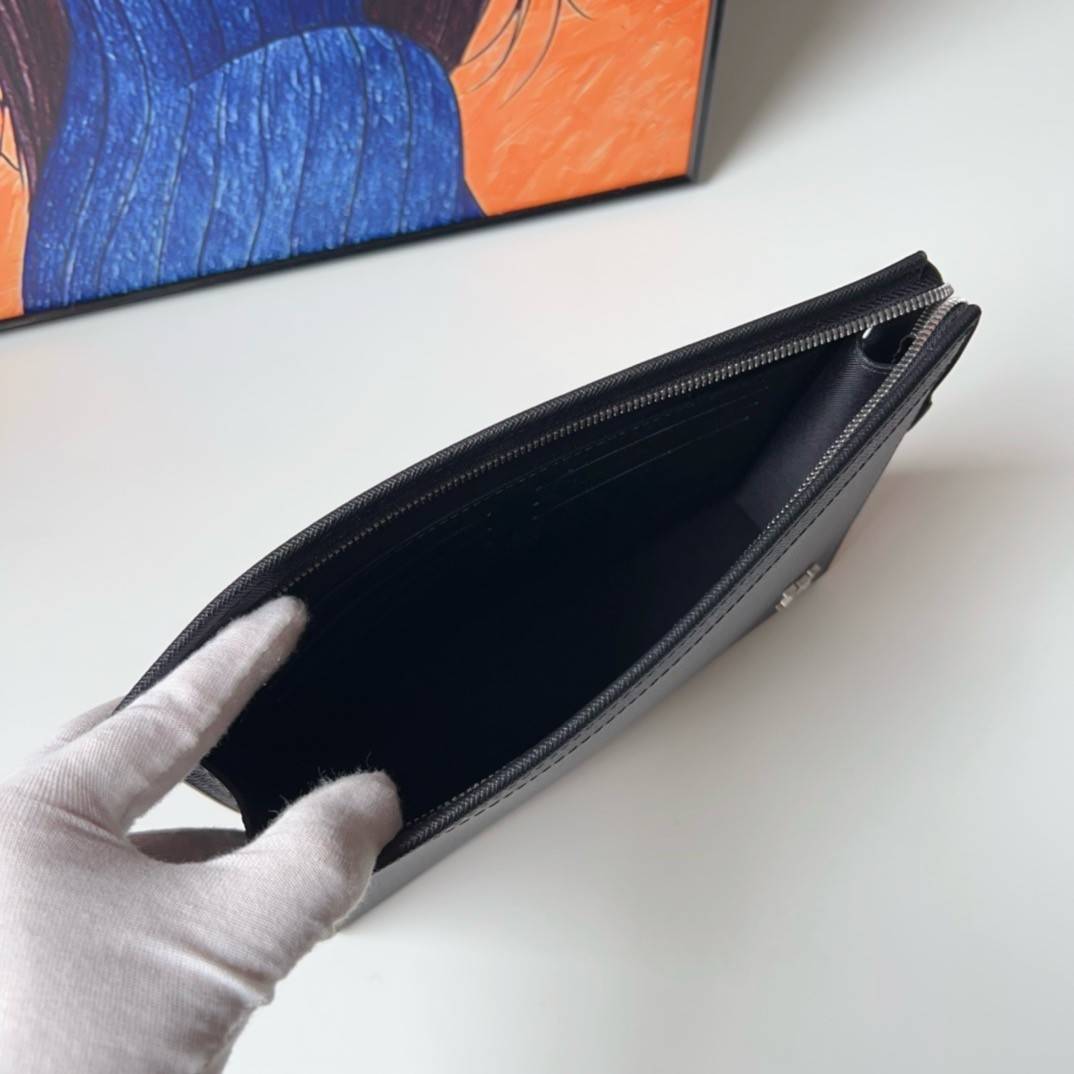 L*V logo calfskin protective case clutch M30450