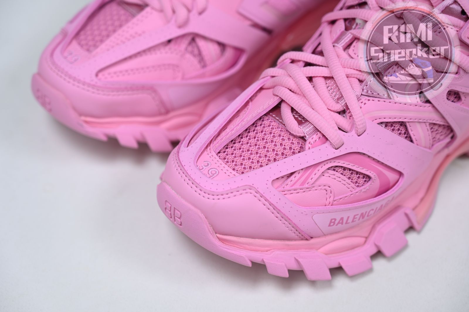 Balenciaga all sizes still in stock! Please contact customer service on iMessage/WhatsApp to purchase! BLGA  Track（LED）