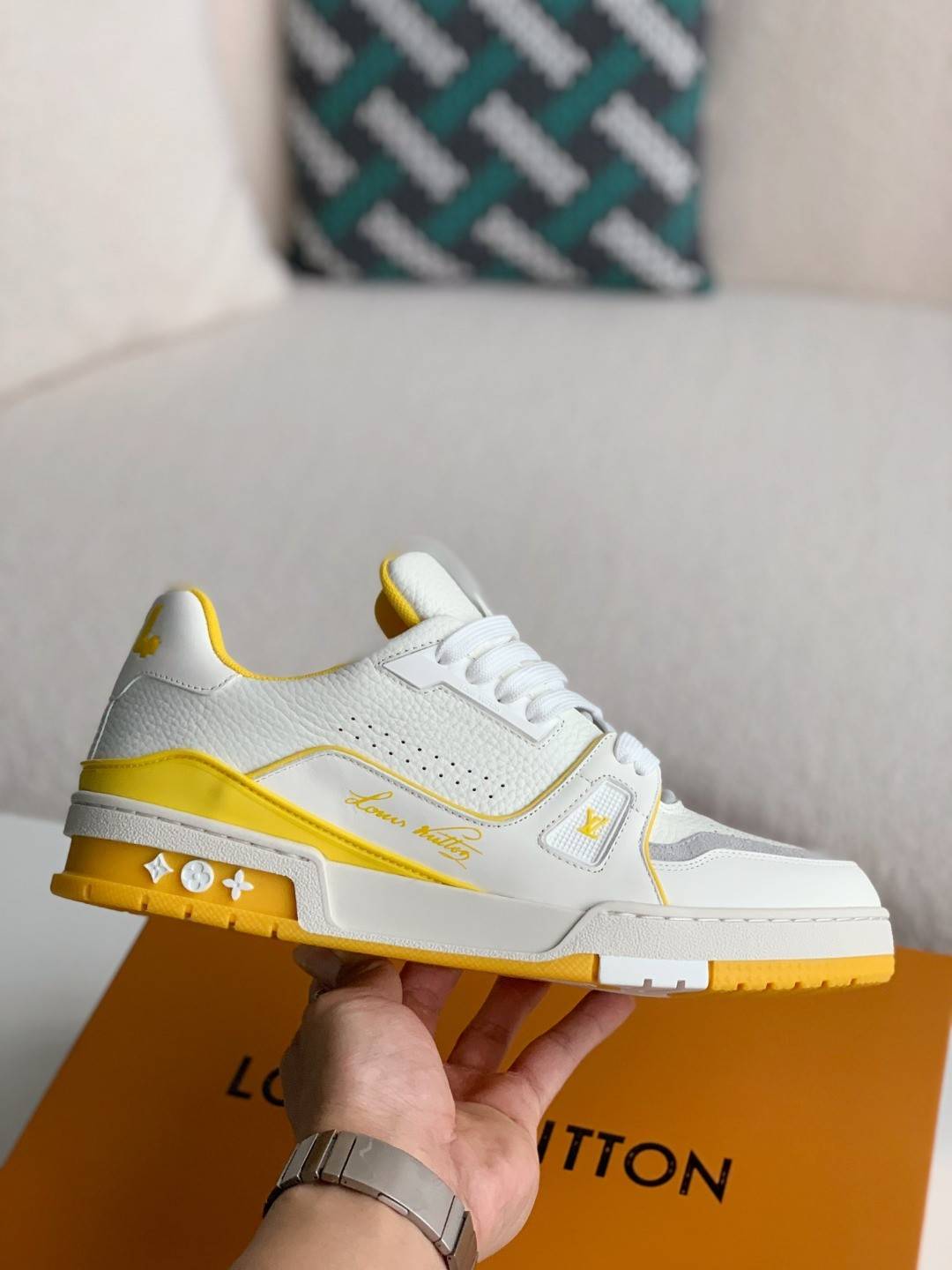 L*V TRAINER Sneakers