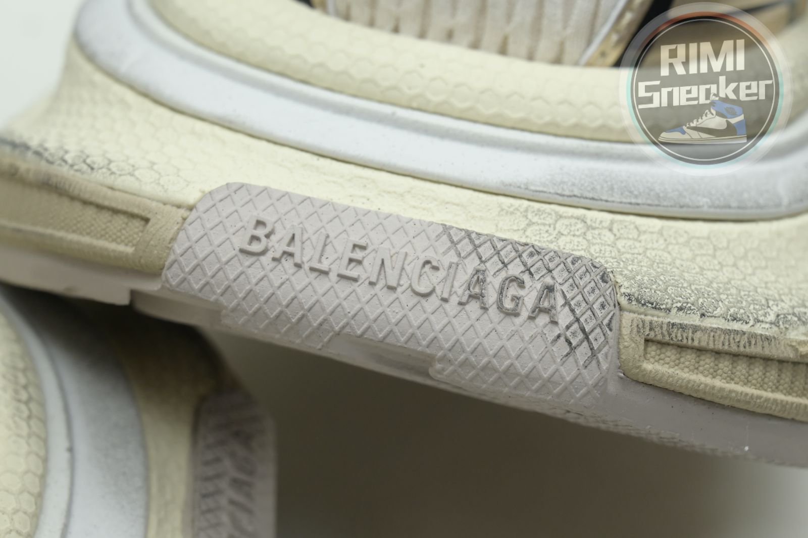 Balenciaga all sizes still in stock! Please contact customer service on iMessage/WhatsApp to purchase!  BLGA  3XL