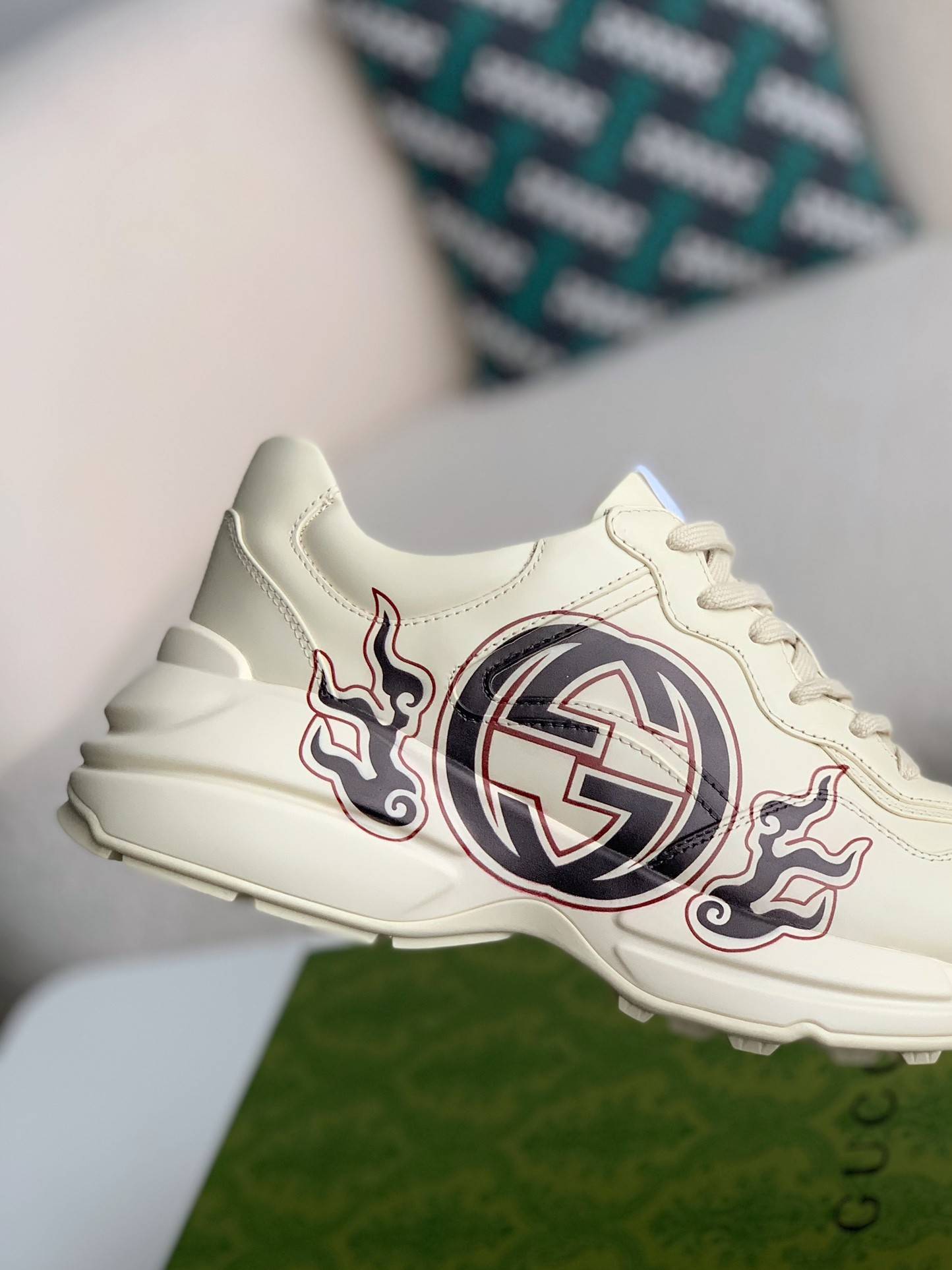 GU*IRetro Clunky Sneaker