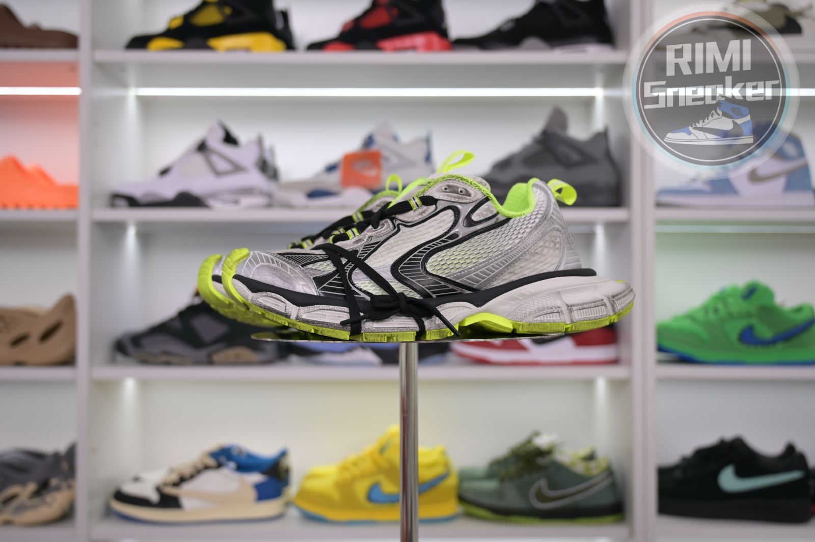 Balenciaga all sizes still in stock! Please contact customer service on iMessage/WhatsApp to purchase!  BLGA  3XL