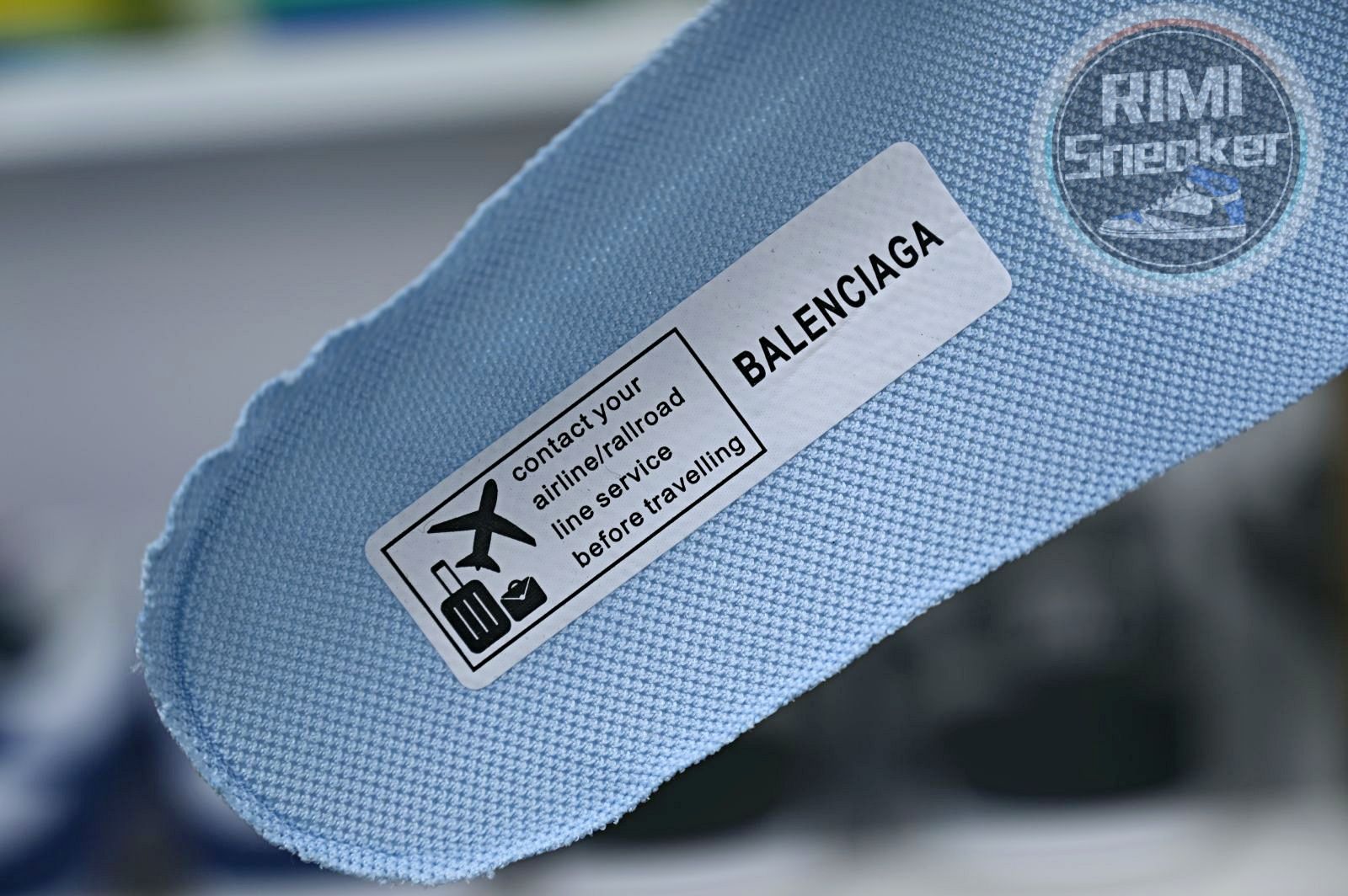 Balenciaga all sizes still in stock! Please contact customer service on iMessage/WhatsApp to purchase! BLGA  Track（LED）