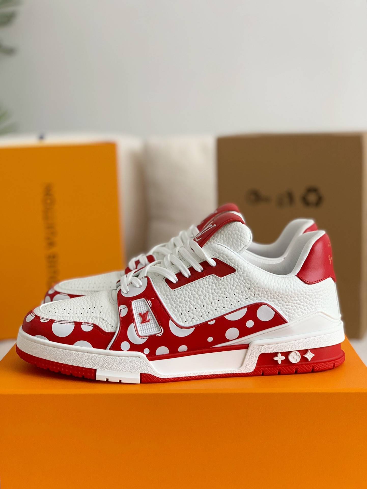 L*V TRAINER SNEAKERS