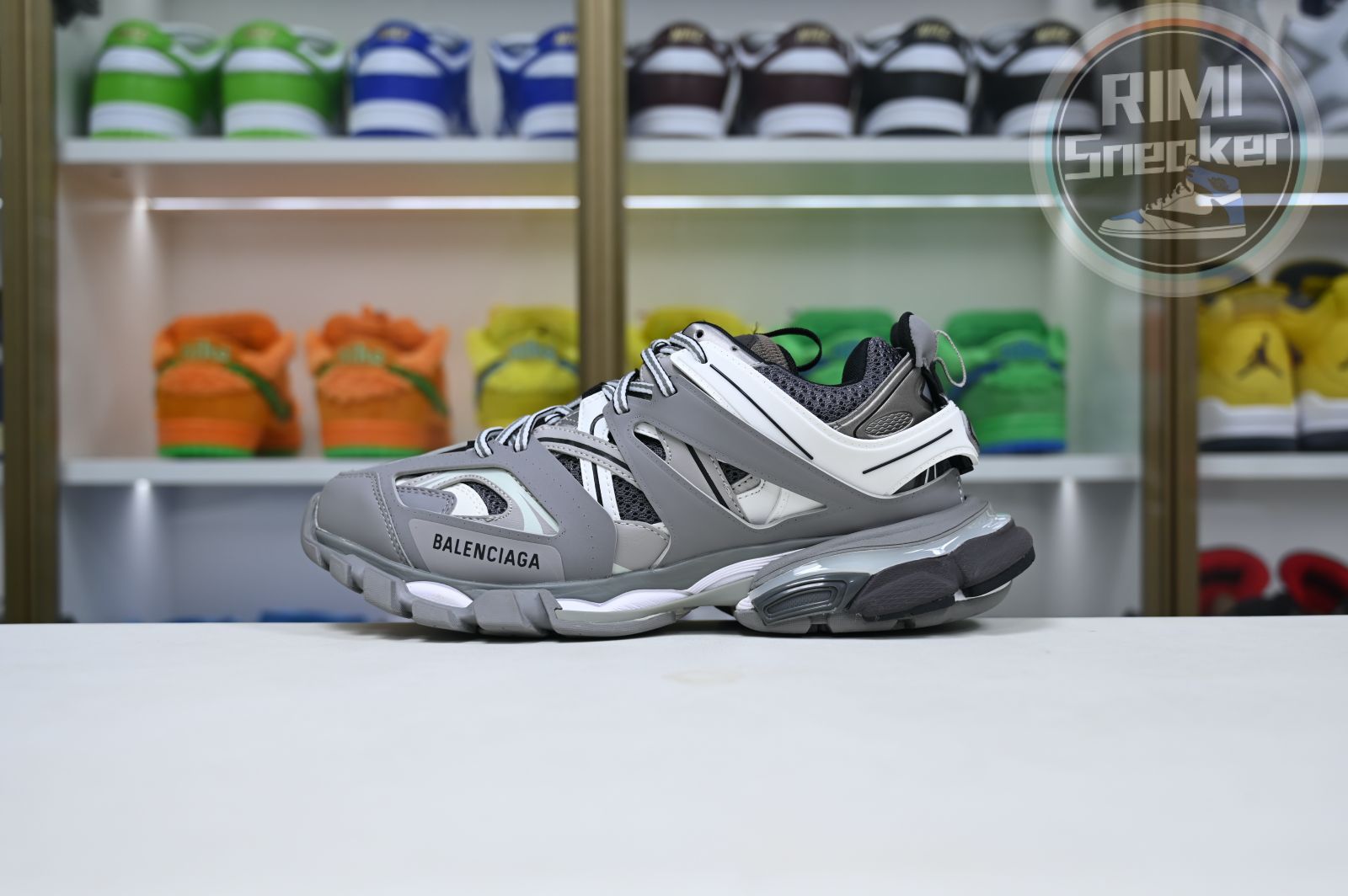 Balenciaga all sizes still in stock! Please contact customer service on iMessage/WhatsApp to purchase! BLGA  Track（LED）