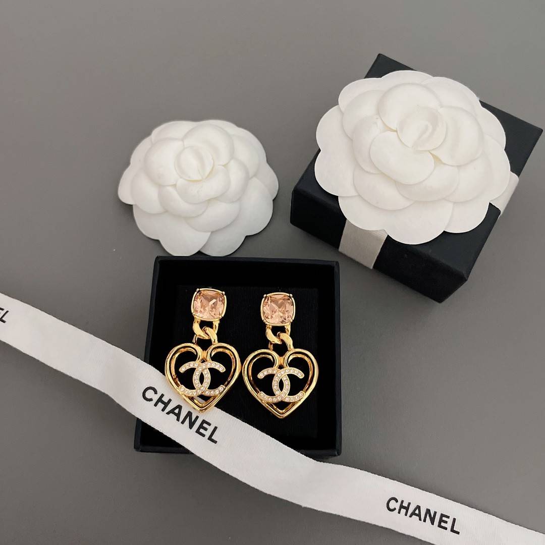 chanel square Di*m*nd heart stud earrings