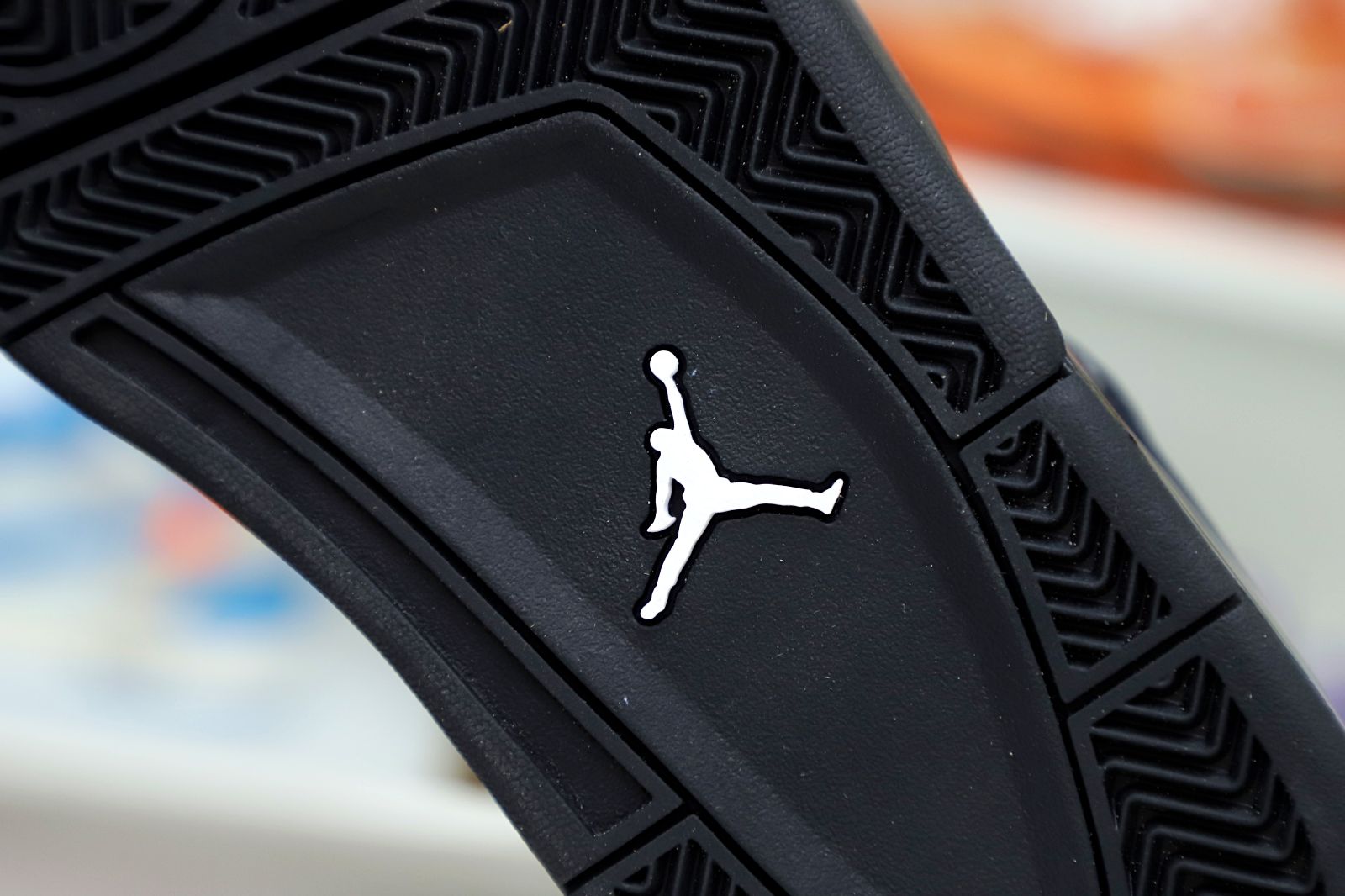 AIR JORDAN 4 RETRO