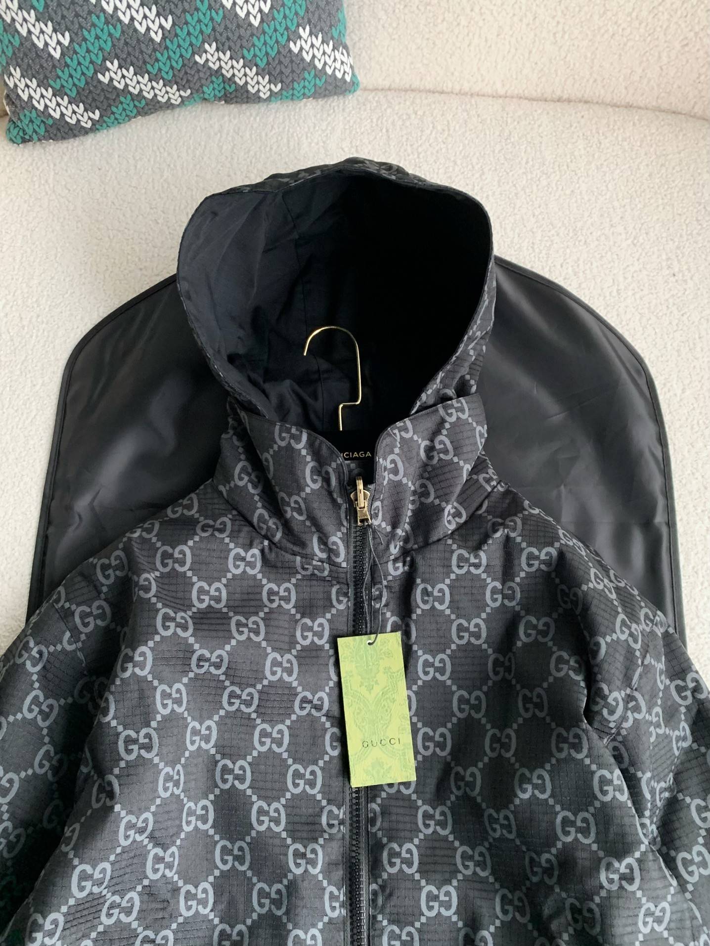 G*u*i jacket
