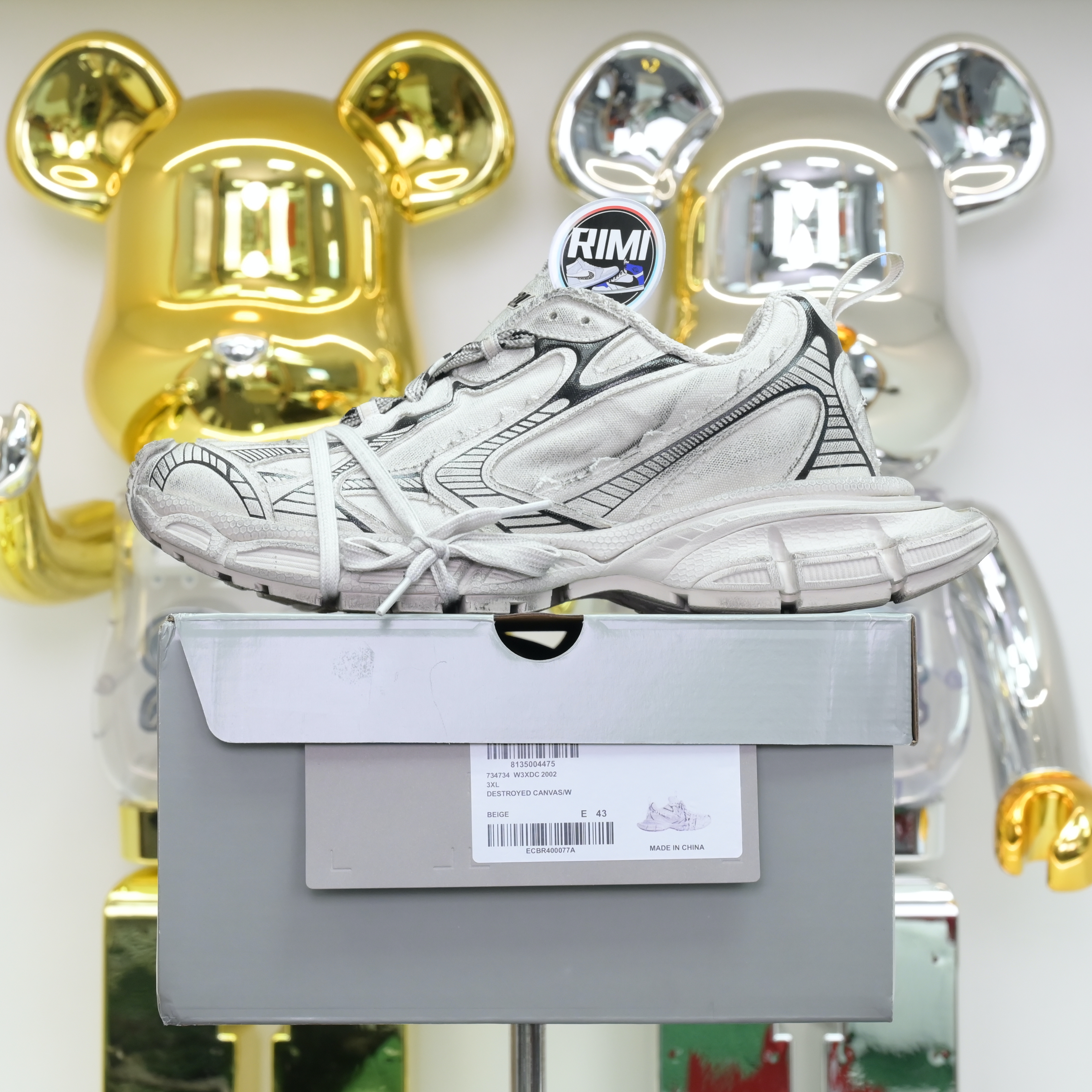 Balenciaga all sizes still in stock! Please contact customer service on iMessage/WhatsApp to purchase! BLGA 3XL