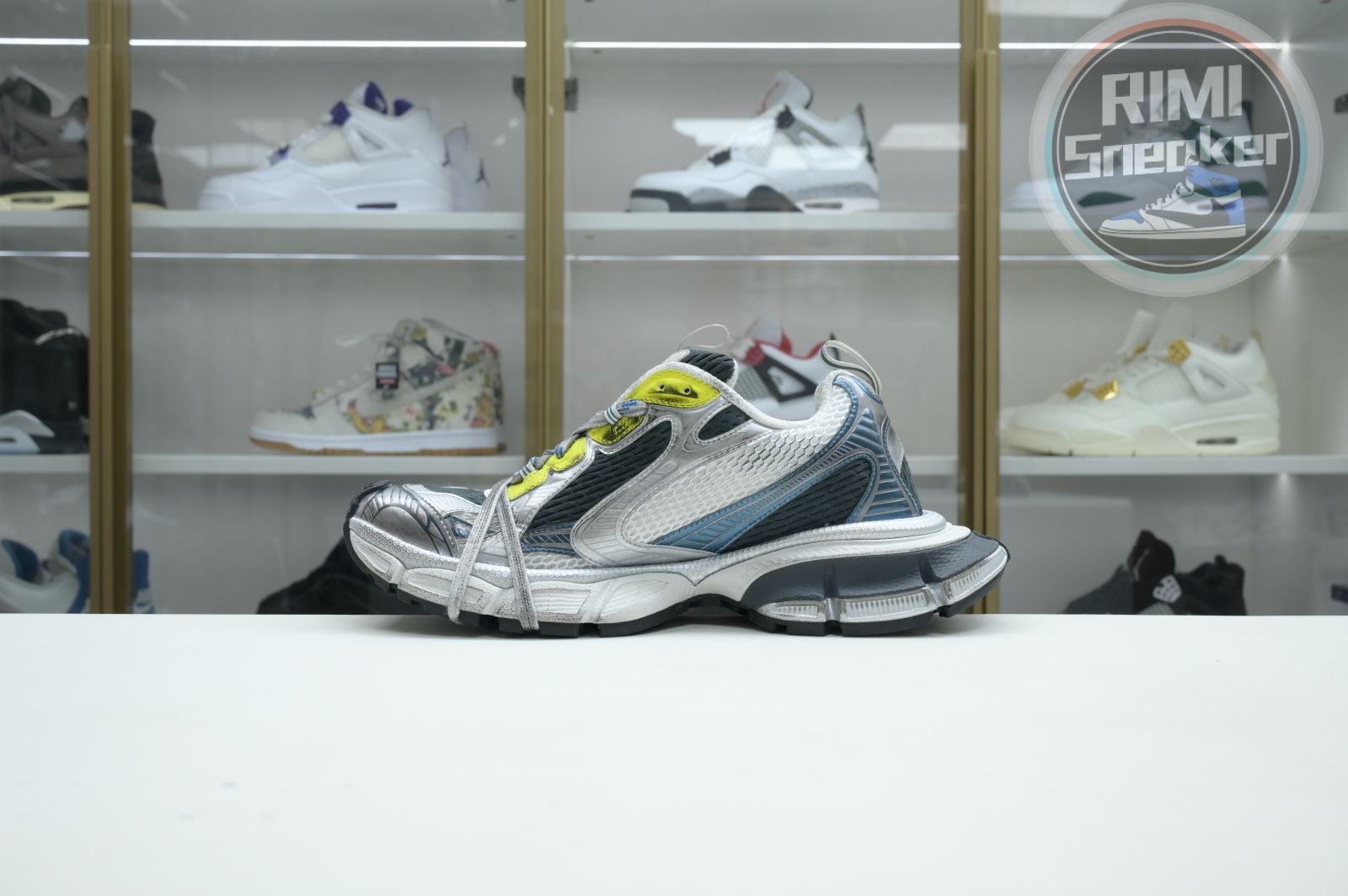 Balenciaga all sizes still in stock! Please contact customer service on iMessage/WhatsApp to purchase!  BLGA  3XL