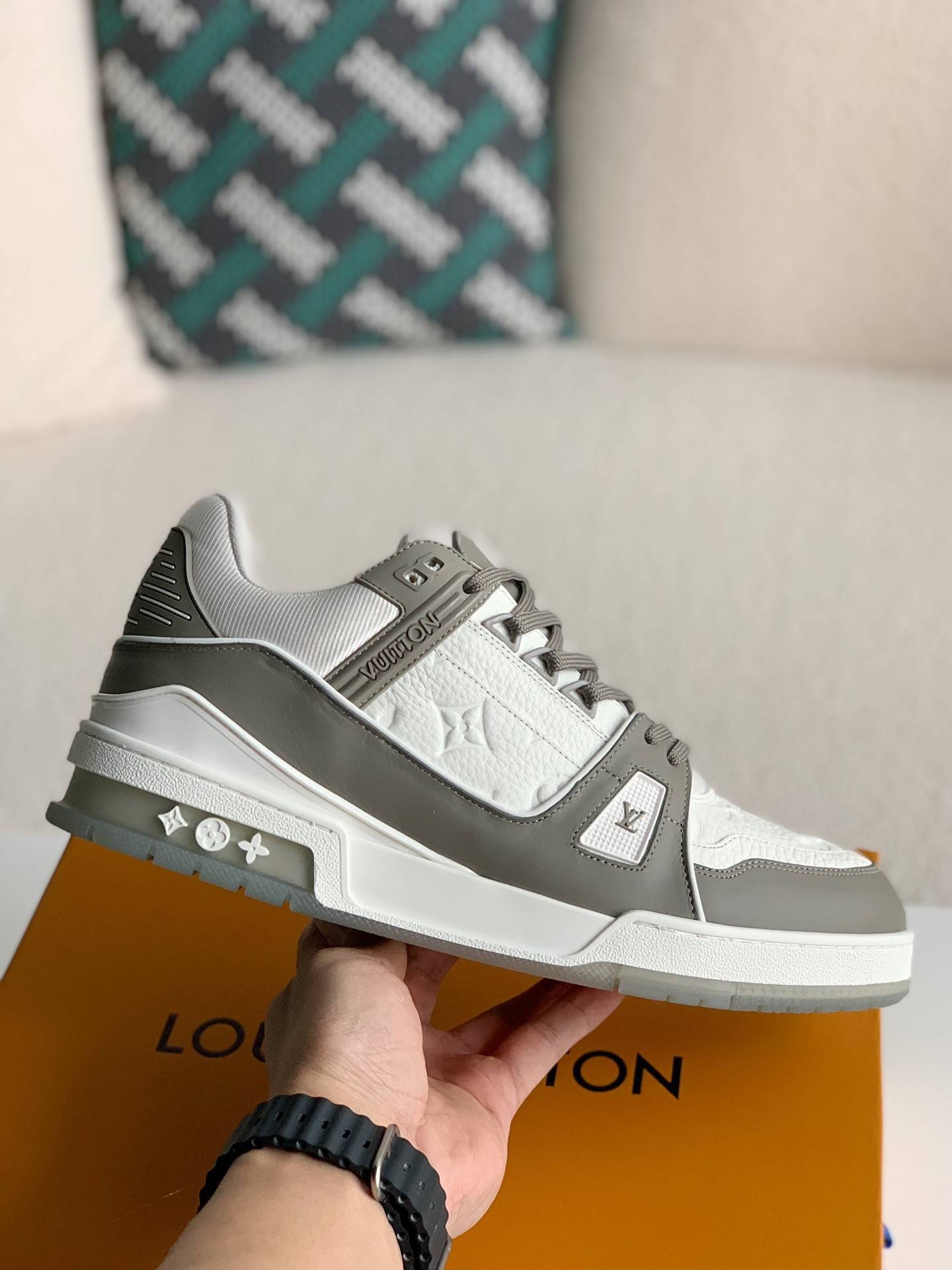 L*V TRAINER 1A8KB8 Sneakers