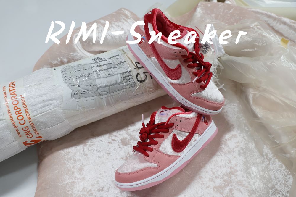 STRANGELOVE X DUNK LOW SB