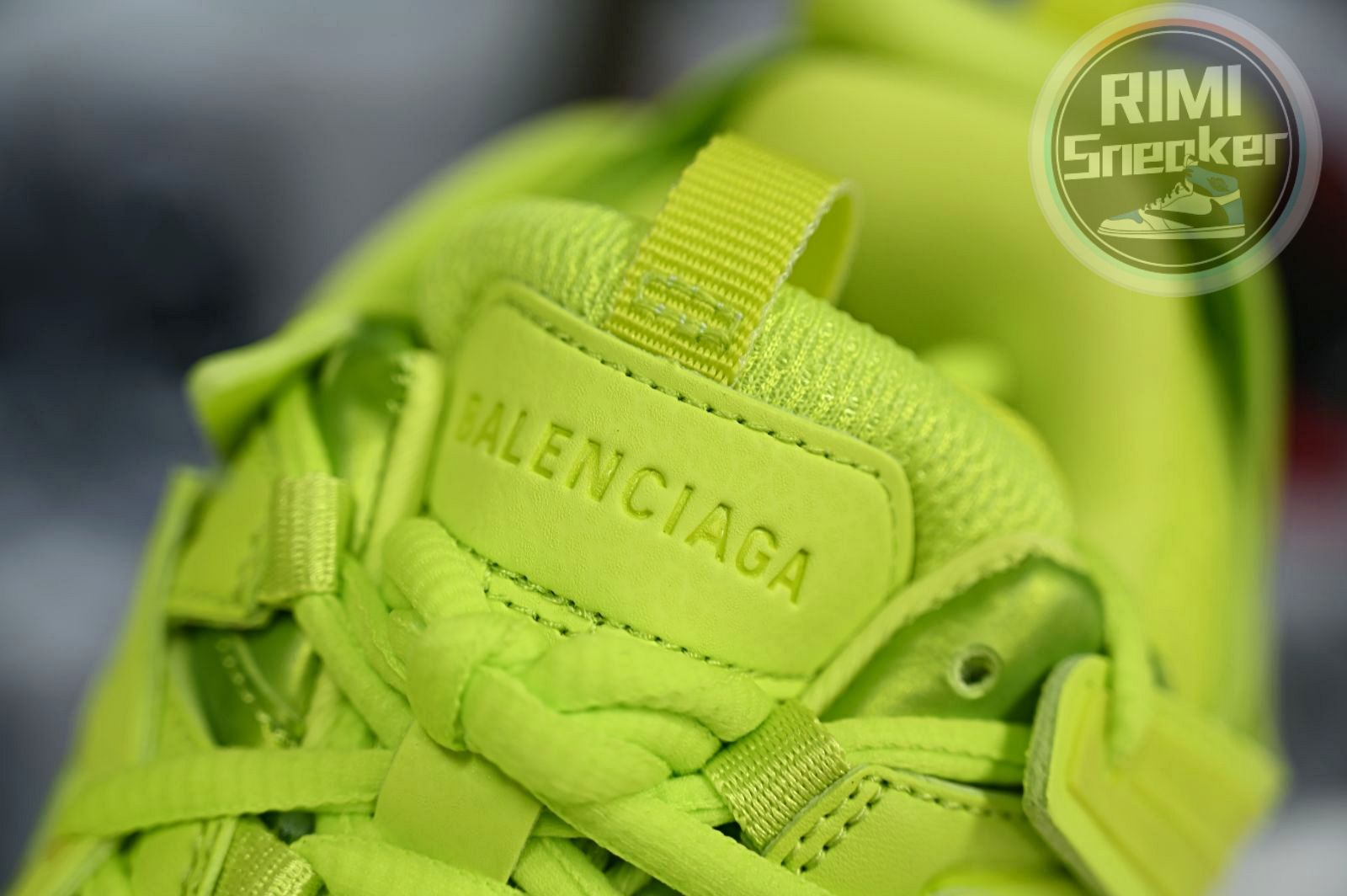 Balenciaga all sizes still in stock! Please contact customer service on iMessage/WhatsApp to purchase! BLGA Track（LED）