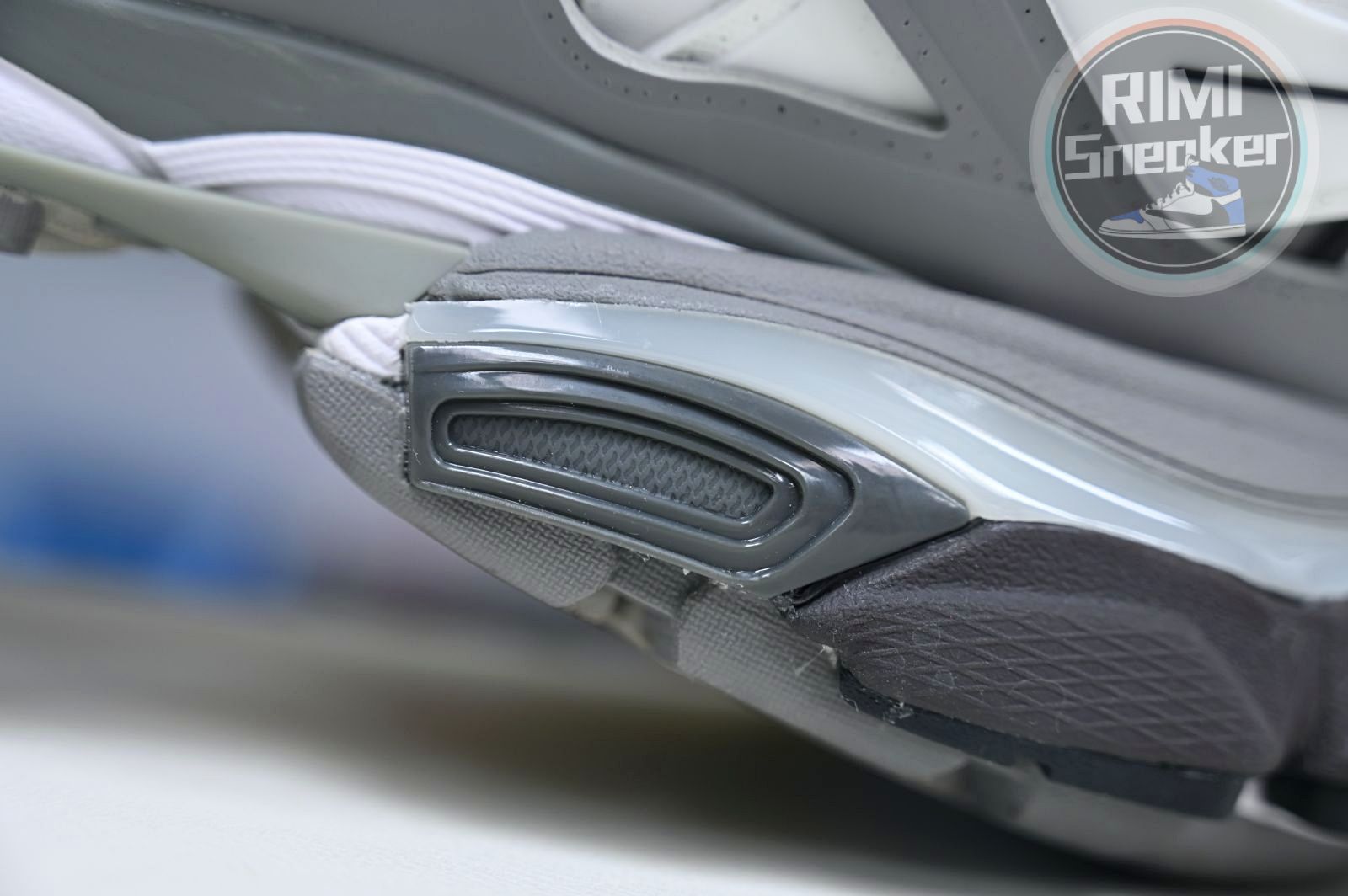 Balenciaga all sizes still in stock! Please contact customer service on iMessage/WhatsApp to purchase! BLGA  Track（LED）