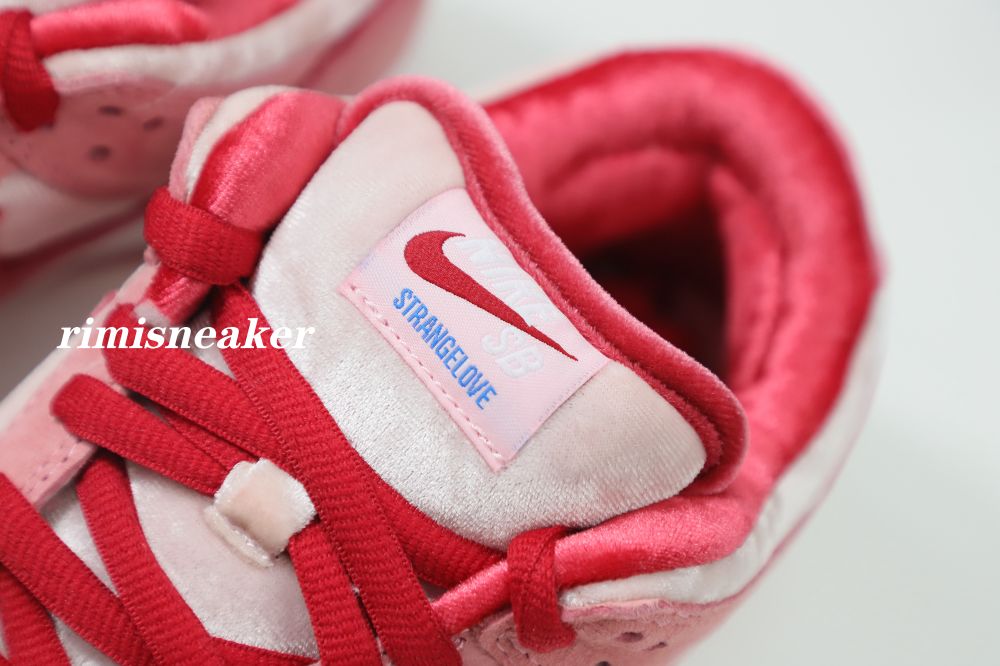 STRANGELOVE X DUNK LOW SB