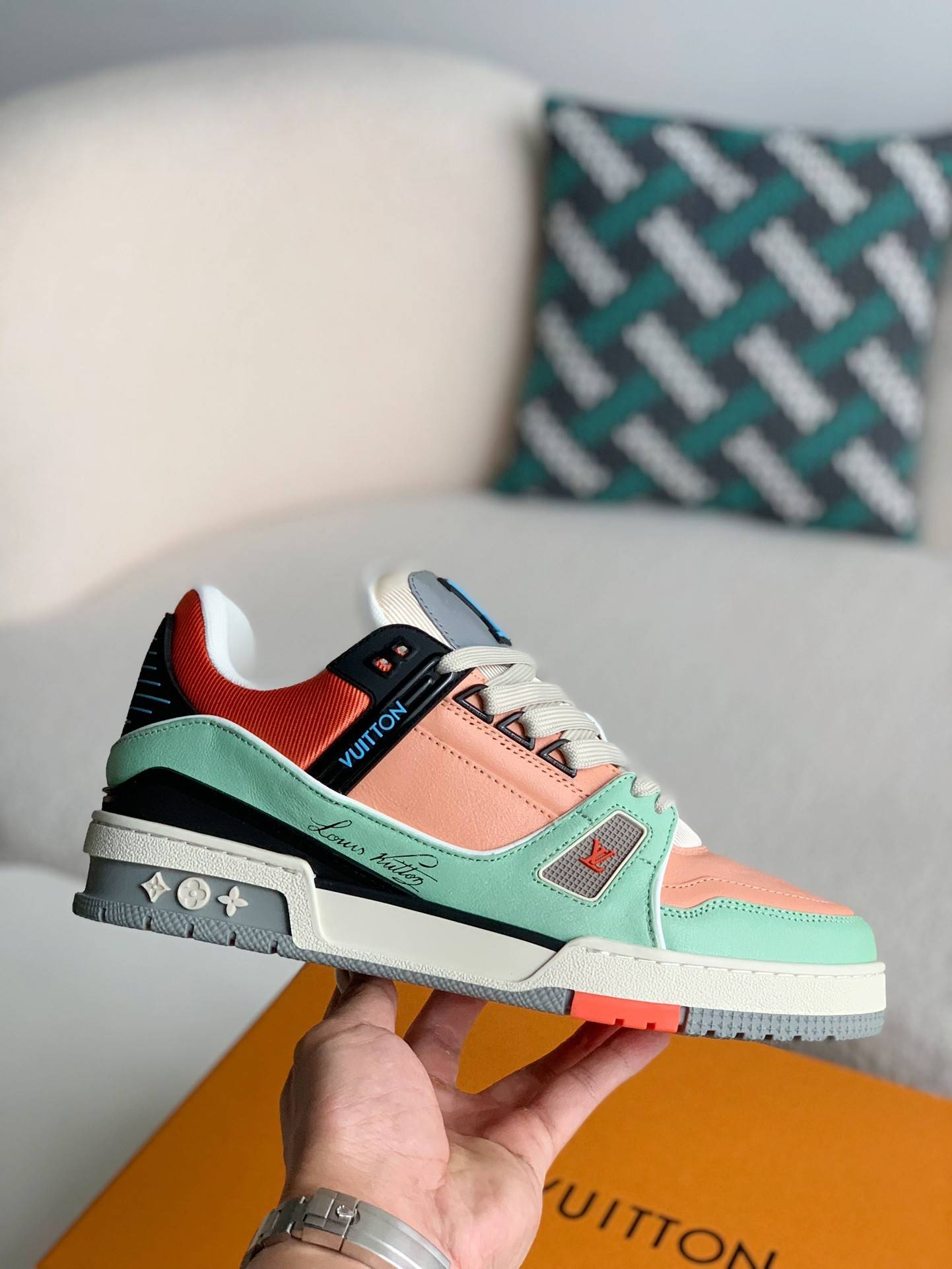 L*V TRAINER Sneakers