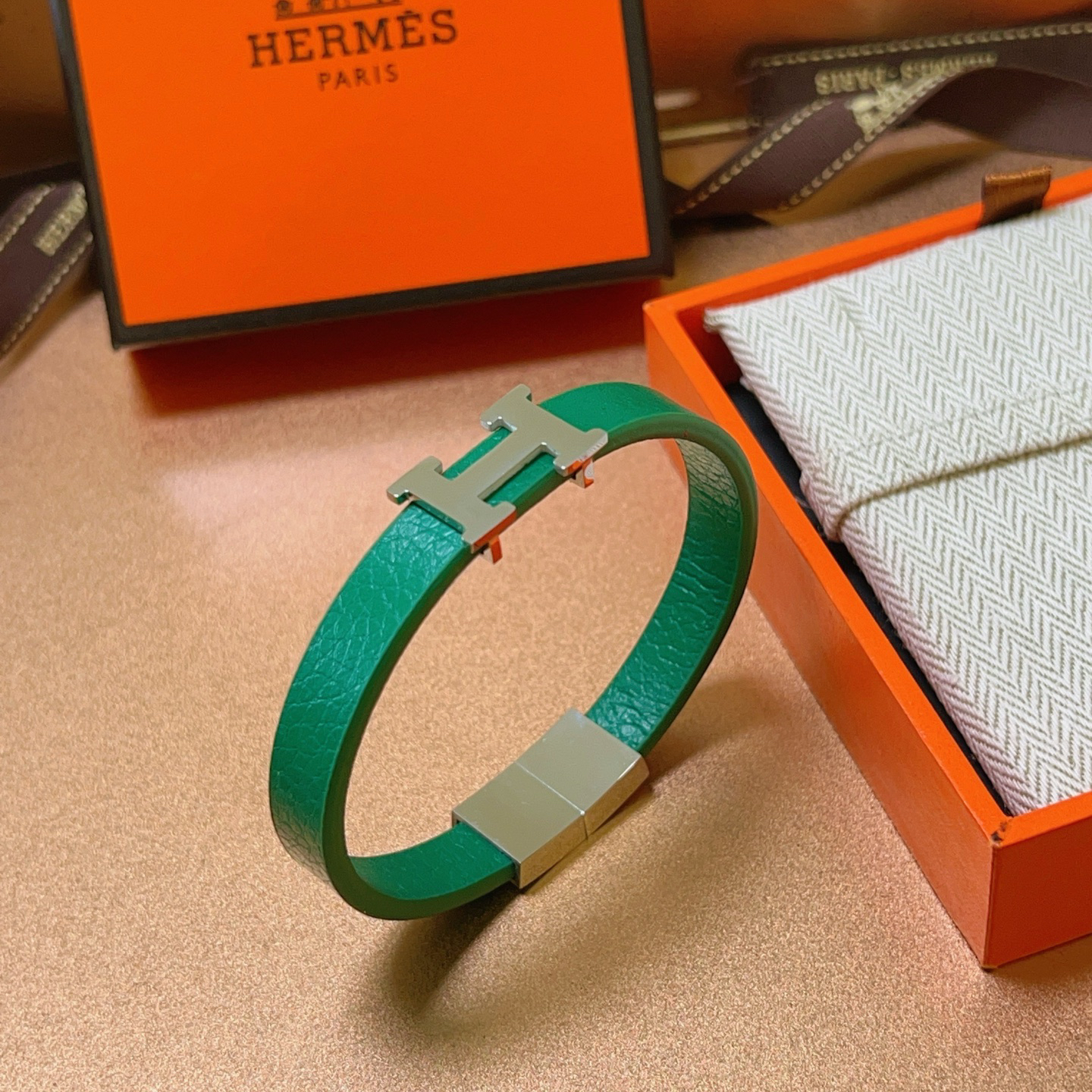 Hermès leather strap pure handmade leather material series 18k gold bracelet